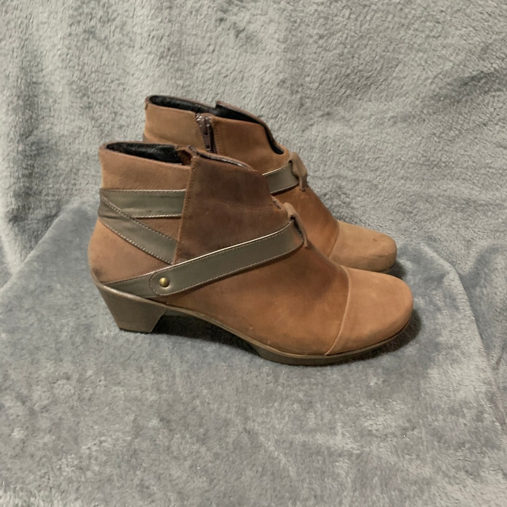 Naot Womens Brown Leather Metallic Strap Ankle Boots‎ Size 39 US 8 Low Heel Zip